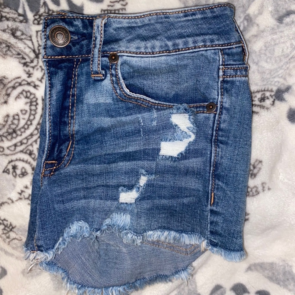 cute denim shorts w rips